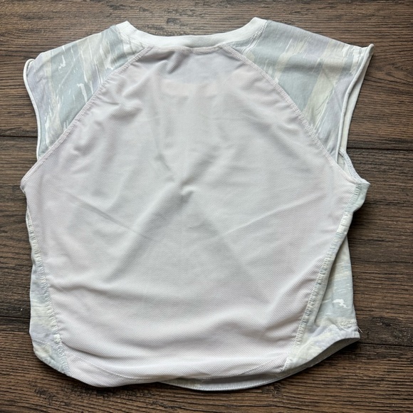 Alphalete Gray and White Camo Tee - Picture 3 of 3